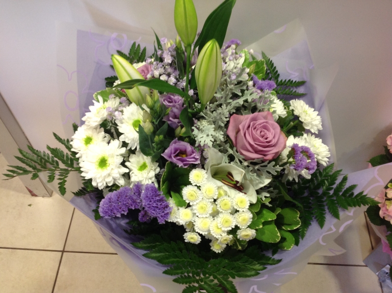 Classic Bouquet – buy online or call 028 9085 4450