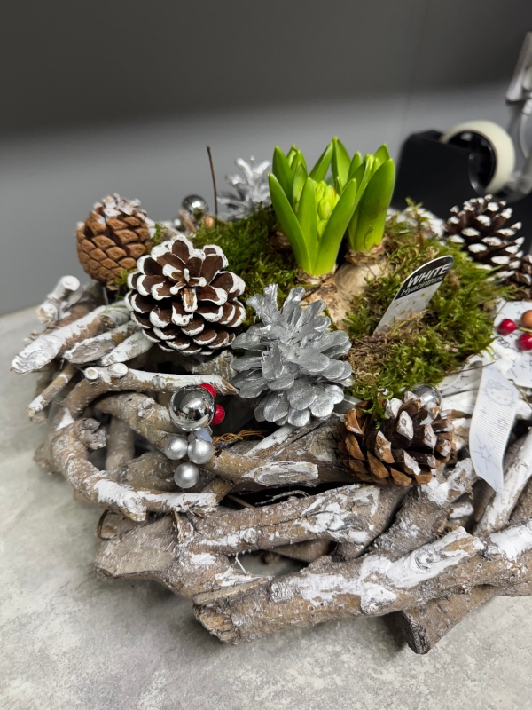 Hyacinth wooden table centre