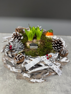 Hyacinth wooden table centre