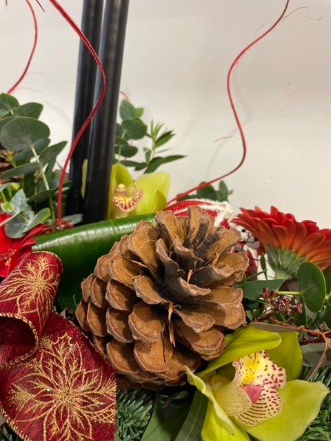 Luxury boat shape Christmas table arrangement