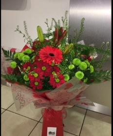 Classic St Valentine’s Hand tied Bouquet