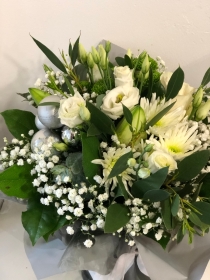 Hostess Hand tied mini bouquet