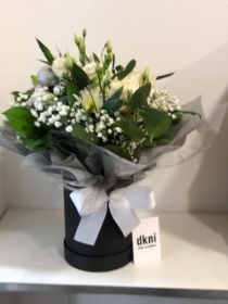 Hostess Hand tied mini bouquet